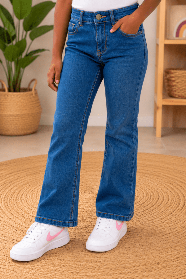 ✨ Classic Blue Kids Denim Jeans 💙 A wardrobe essential for every little fashionista! Comfortable, stylish, and easy to pair with any top for everyday wear or special outings. 👧 Ages: 1–10 Years 💰 Price: GHS 55 📩 DM to order or WhatsApp us today!